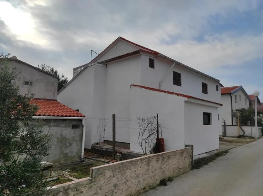vir, kuća s 4 apartmana(182m2), 150 metara do plaže - slika 5