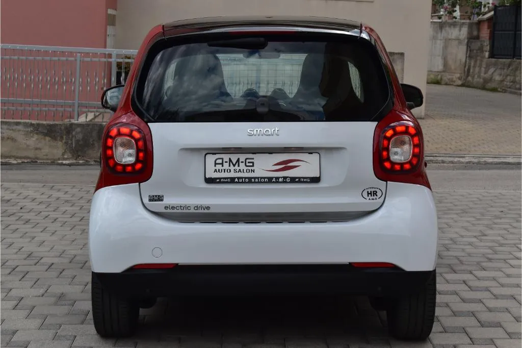 smart fortwo 60kw multimedia,koža,panorama-prime - slika 6