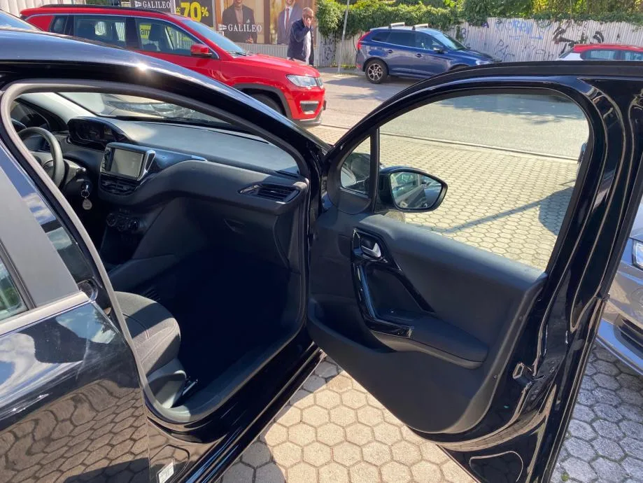 peugeot 208 1,2 puretech berline premium 4xgarancije - slika 18