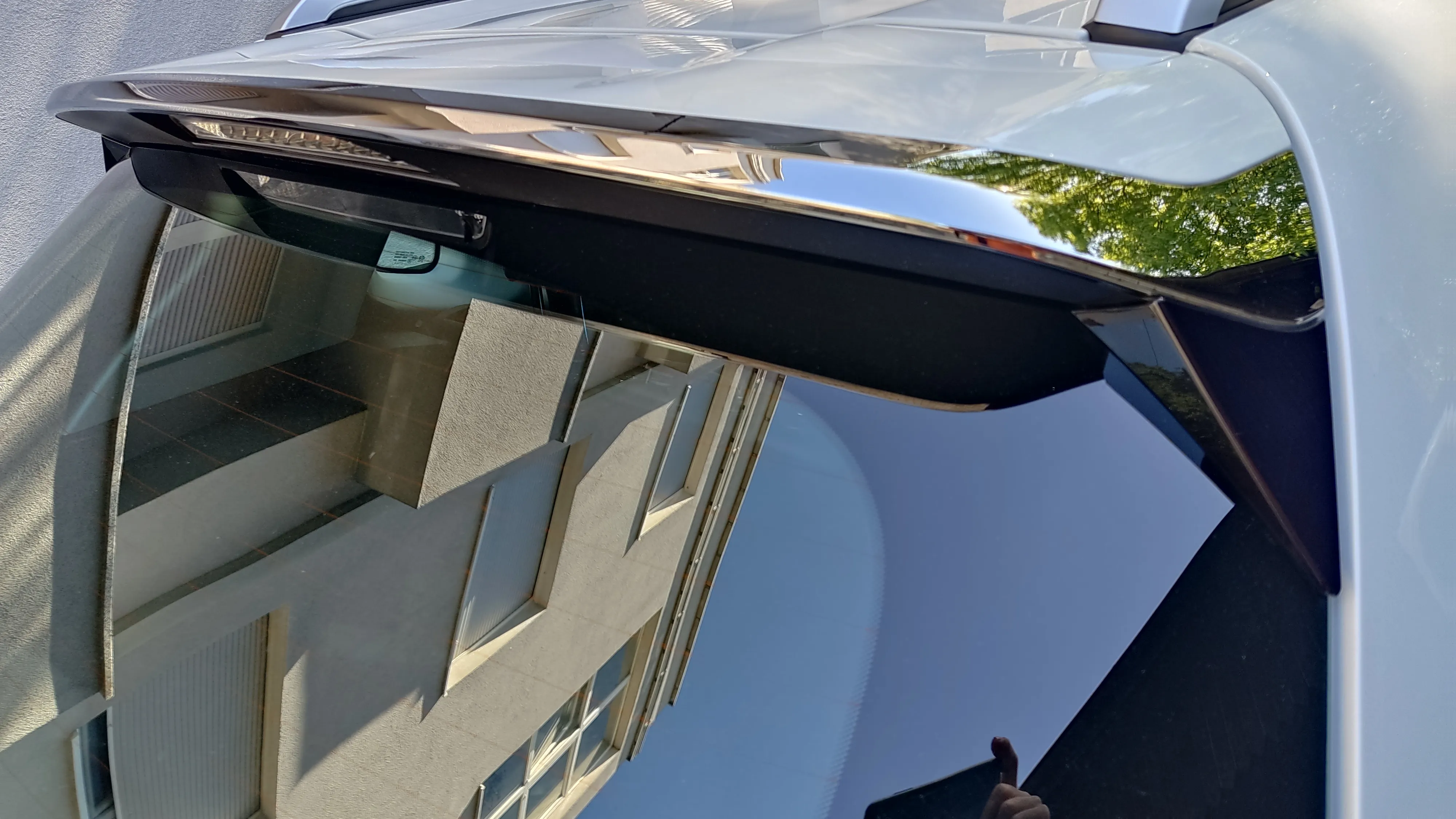 peugeot 2008 1,2 allure - slika 25