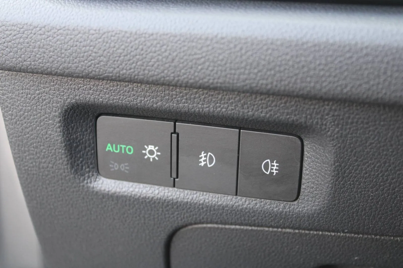 škoda octavia combi 2.0 tdi dsg 150ks *led, navigacija* - slika 15