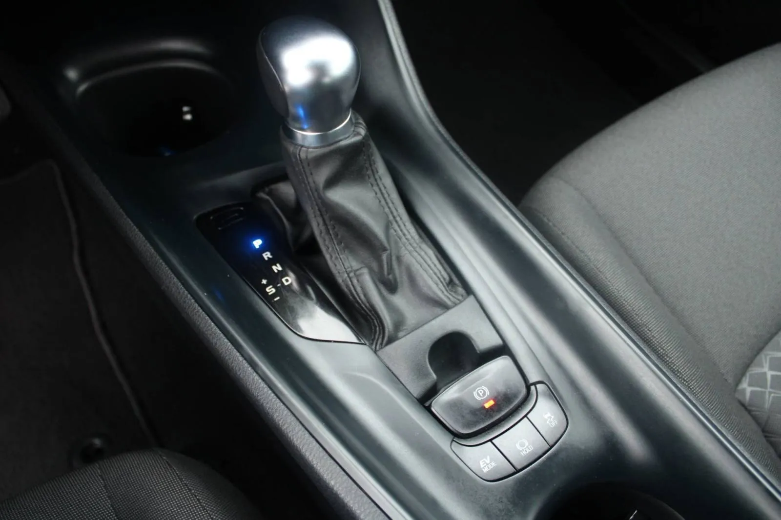 toyota c-hr 2.0 hybrid automatik *led, navigacija, kamera* - slika 18