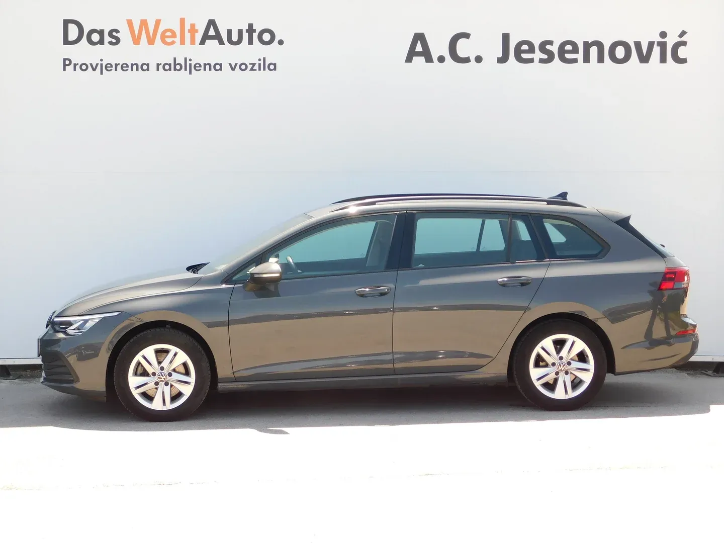 12352 volkswagen golf variant 2.0 tdi dsg life - slika 6