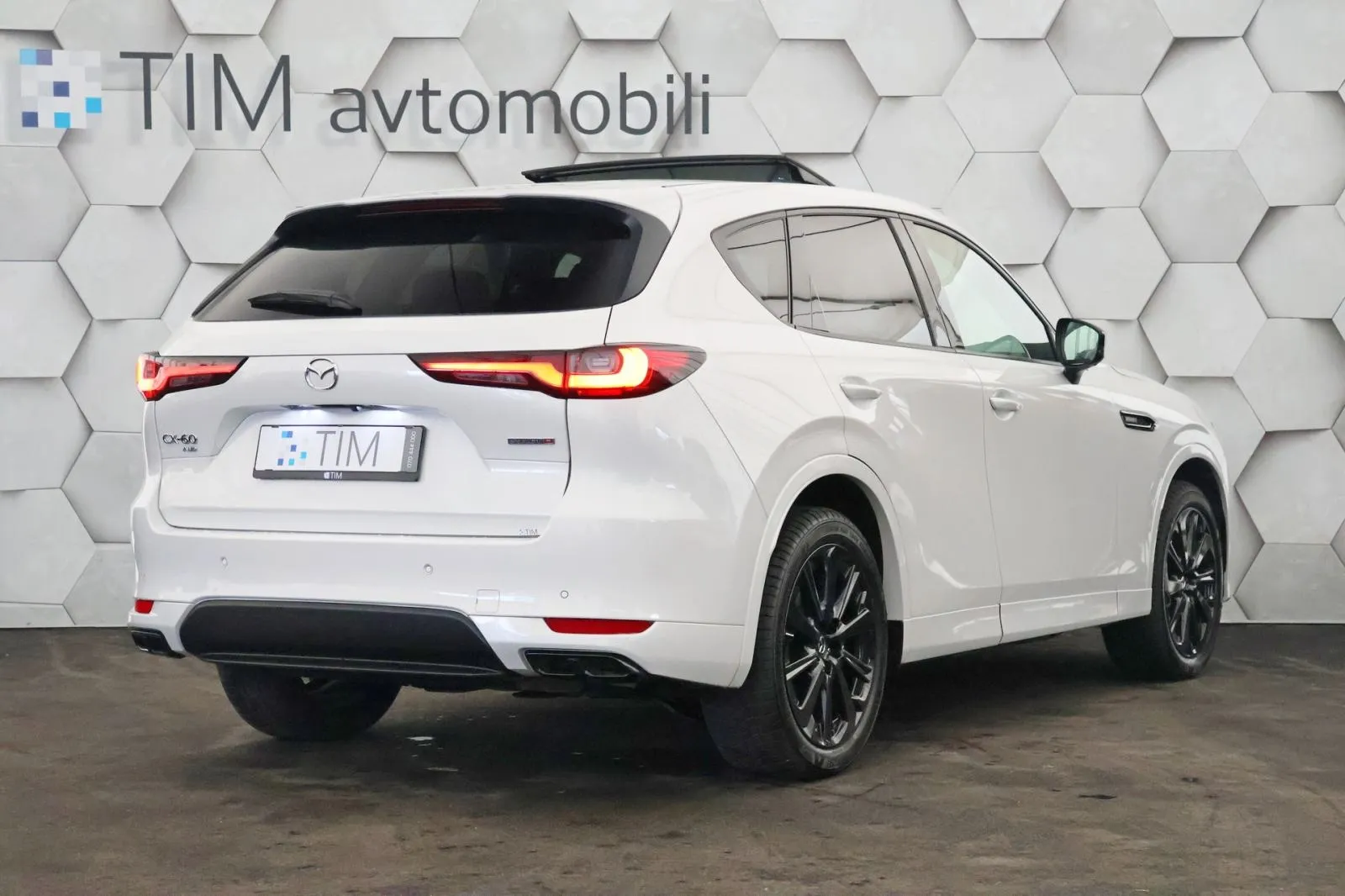 mazda cx-60 3.3 e-skyactive d 4wd at8 homura 254ks pano bose - slika 3