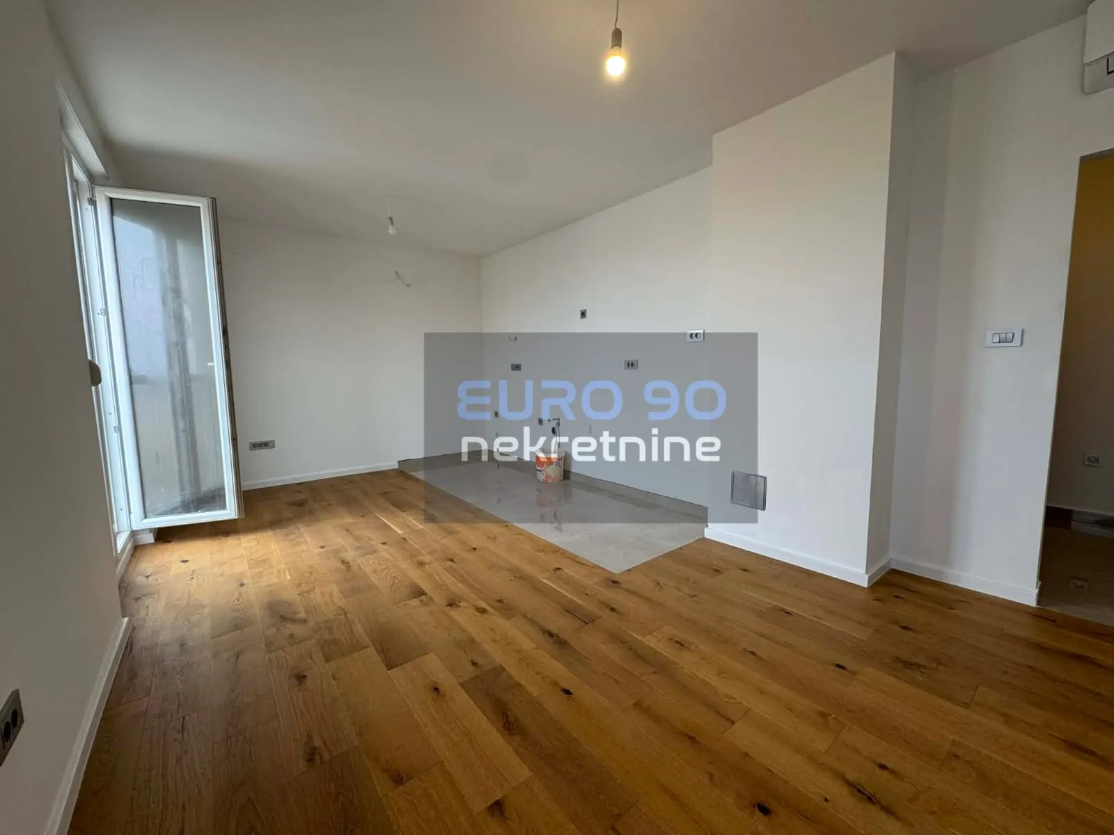 zadar/branimirova obala-renoviran dvosoban stan s liftom,60m2,lokacija - slika 9