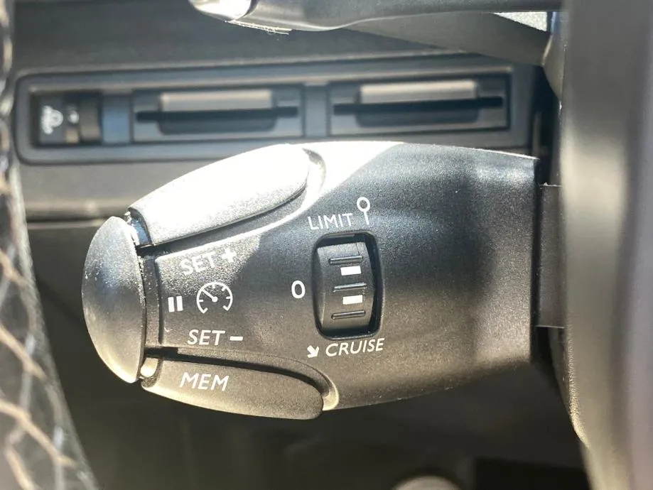 peugeot 3008 1,5 bluehdi automatik, navi, virtual, 4x garancija!!! - slika 12