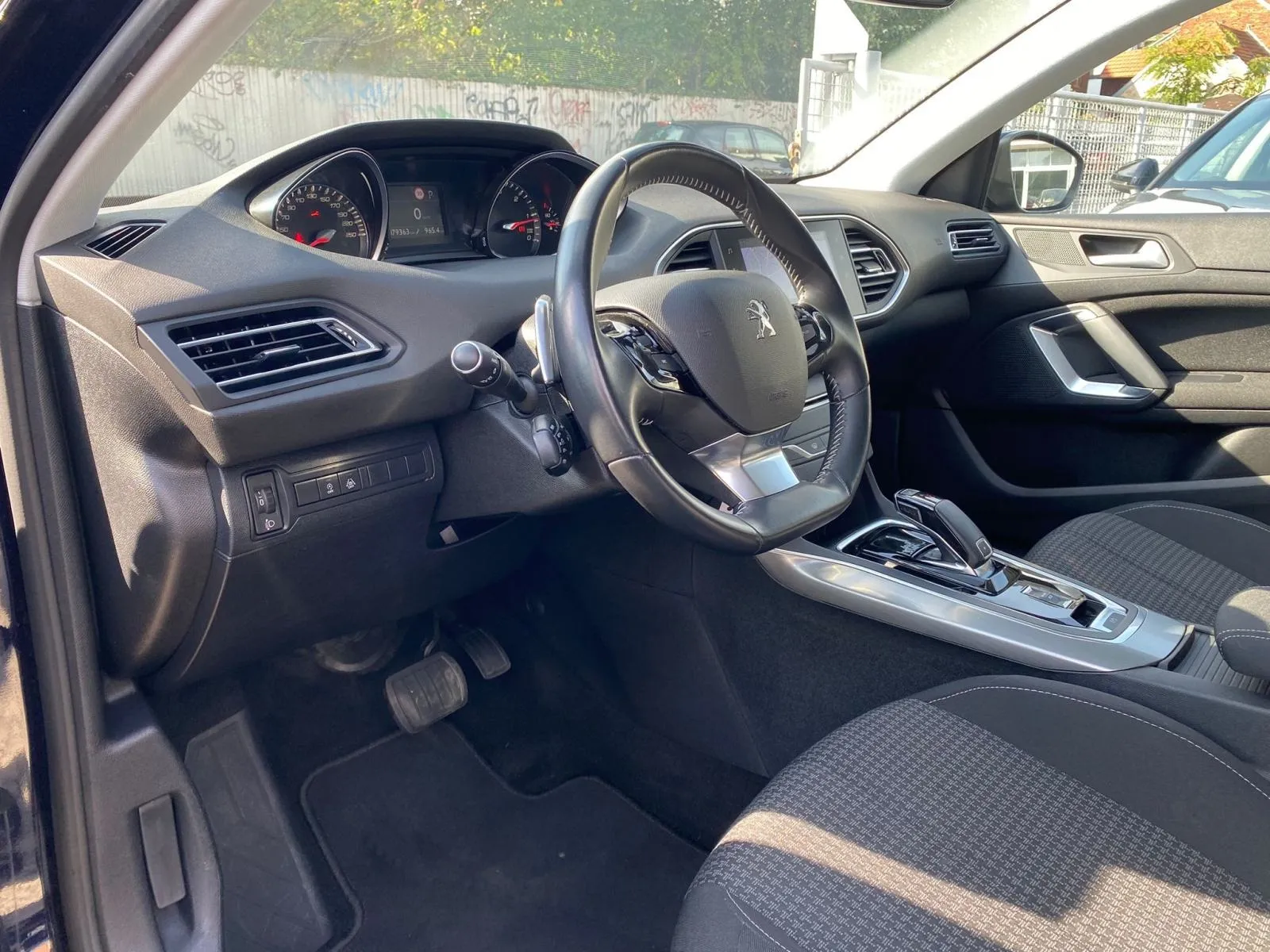 peugeot 308 sw 1,5 bluehdi automatik, navi, tempomat, 4x garancija! - slika 19