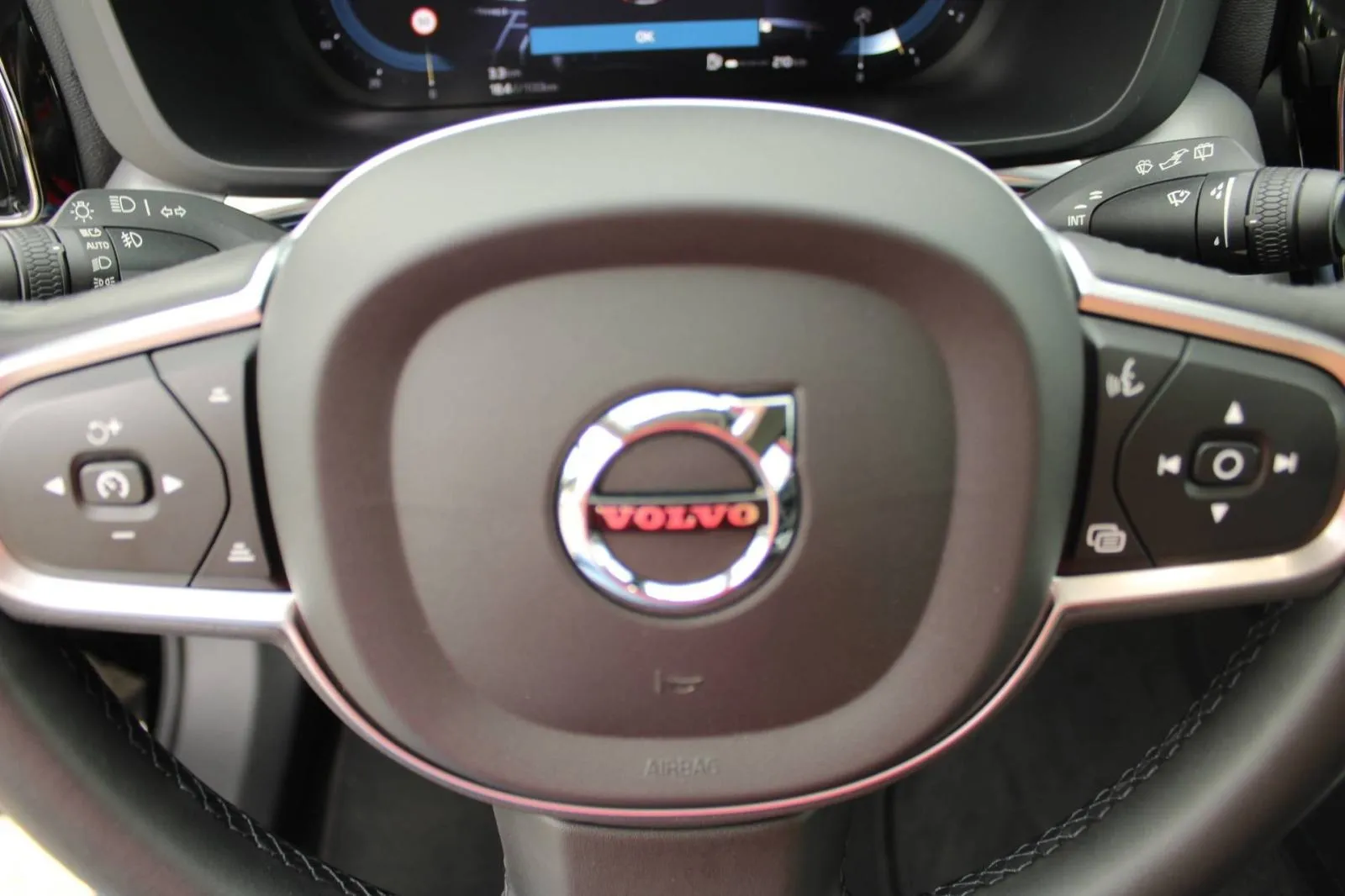 volvo xc60 b4 2.0d automatik *led, navigacija, kamera* - slika 19