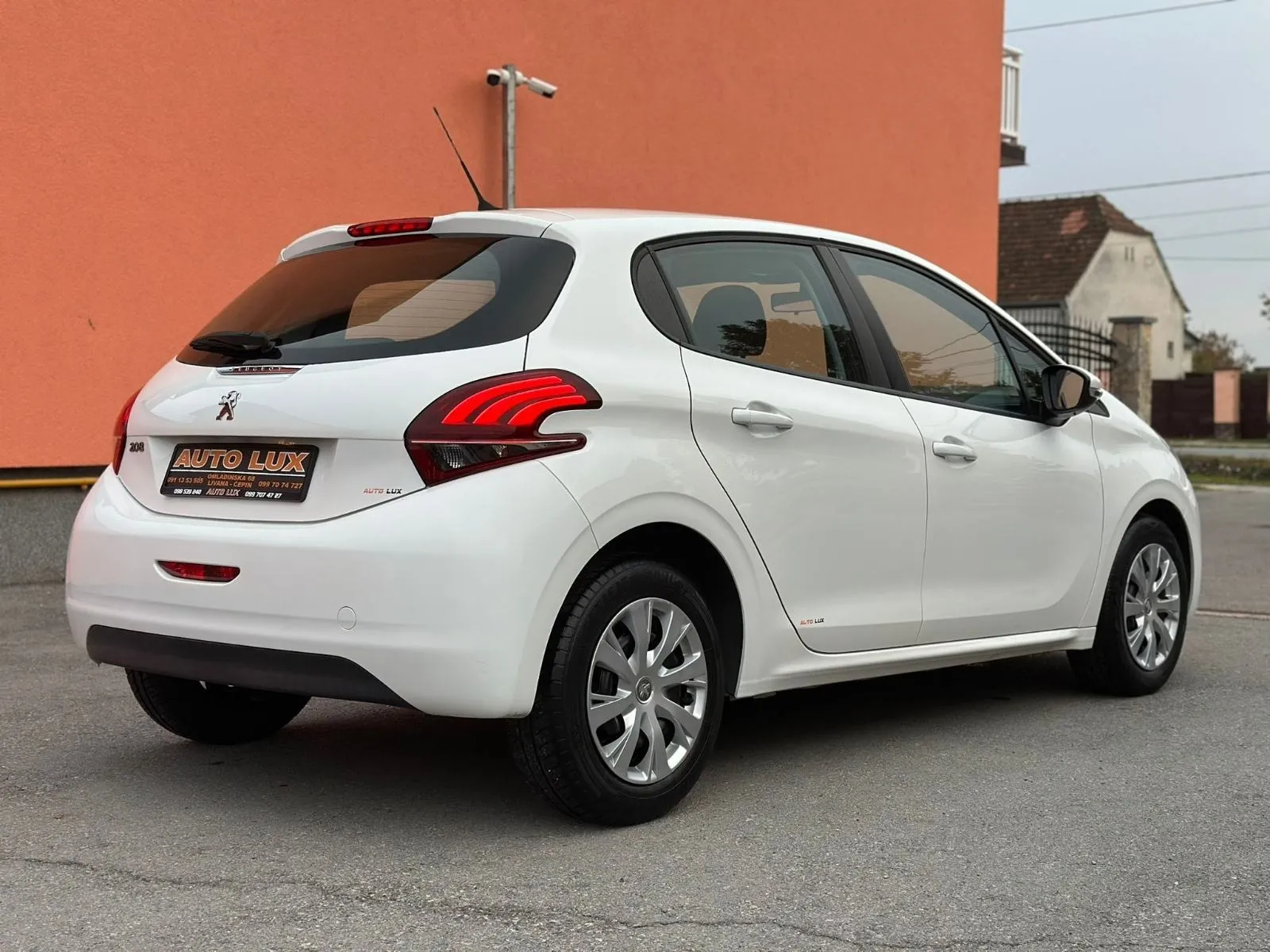 peugeot 208 1,2 puretech •2019.g.•navi•leasing 6 godina• - slika 4