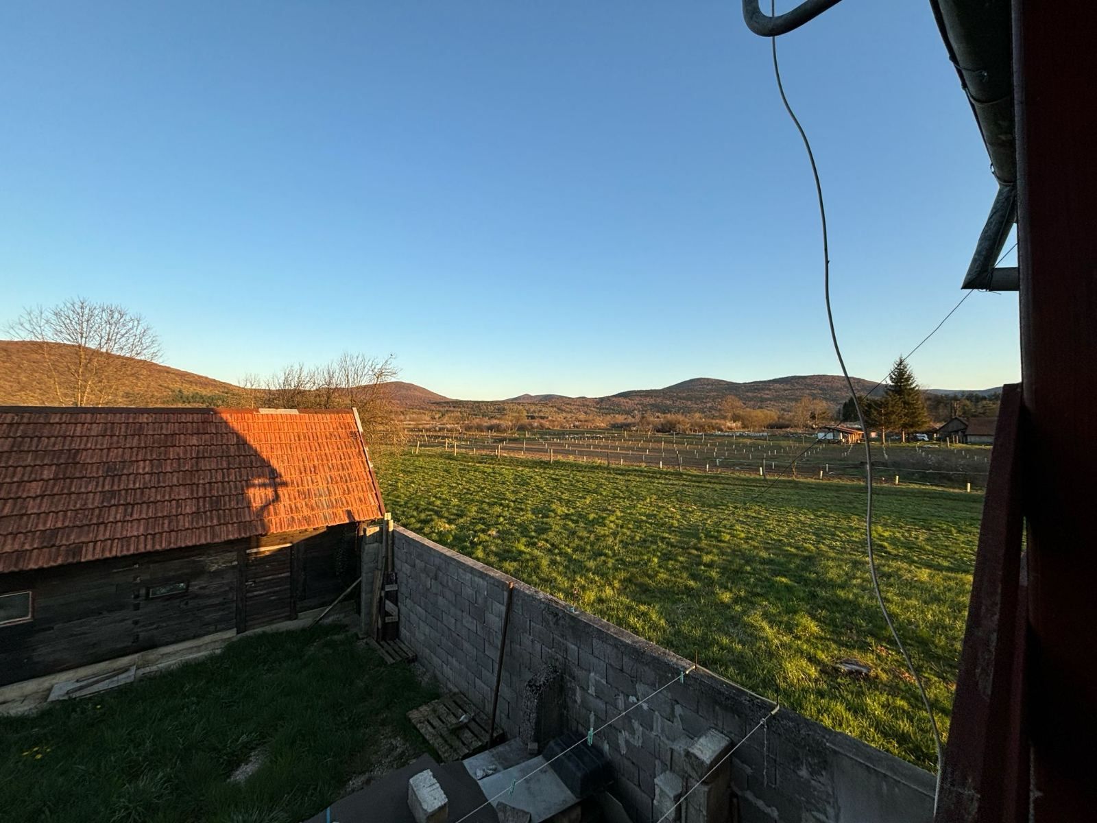 kuća + 11.000 m2 zemljišta - slika 12