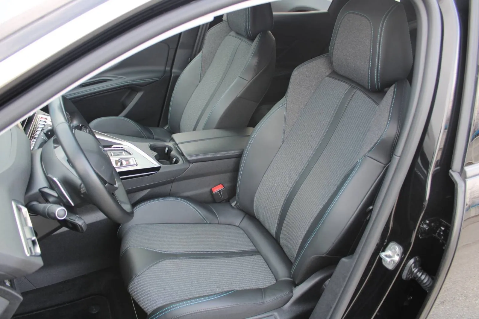 peugeot 3008 phev 225 allure automatik *led, navigacija, kamera* - slika 20