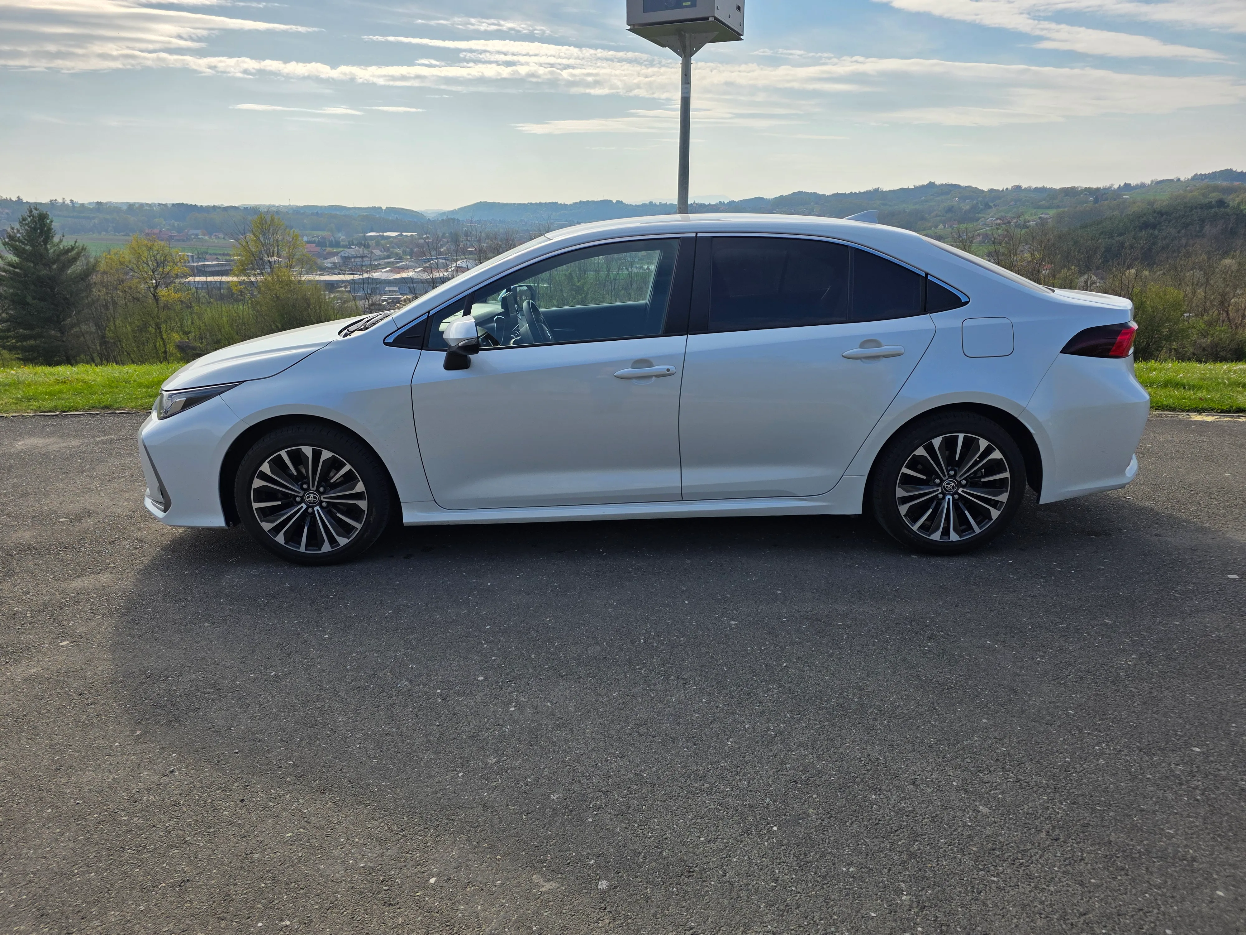toyota corola sedan - slika 5