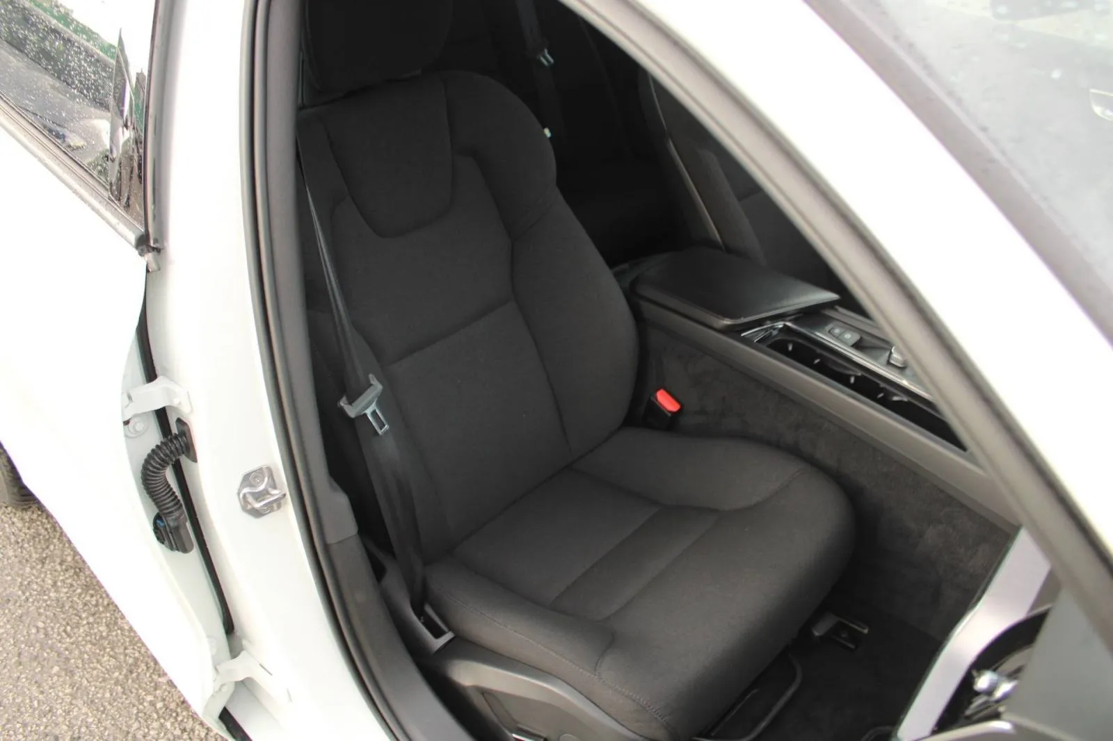 volvo v60 2.0d b4 automatik *led, navigacija, kamera* - slika 17