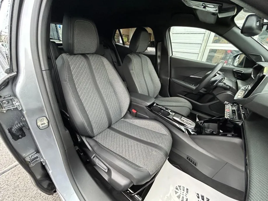 peugeot 2008 hybrid 136 - 2025 - 13.900km - rezerviran! - slika 8