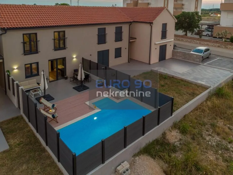 nin-namještena kuća u nizu sa bazenom i pogledom na more !!! - slika 5