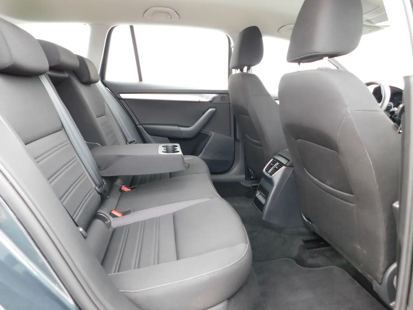 11176 škoda octavia combi ambition 1.6 tdi - slika 12