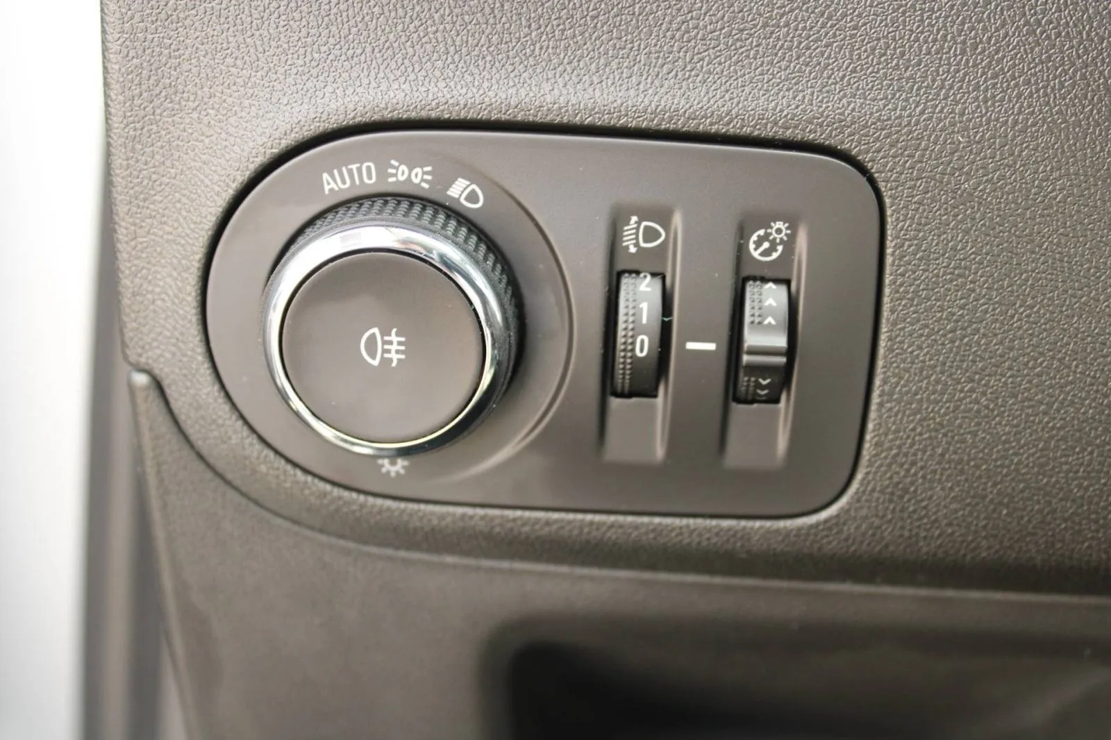 opel crossland 1.2 turbo automatik *led, navigacija* - slika 10
