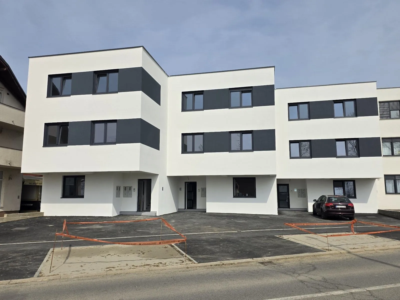 Stanovi: Osijek, Uske njive, 78.45 m2, 1. i 2. kat, USKORO USELJIVO
