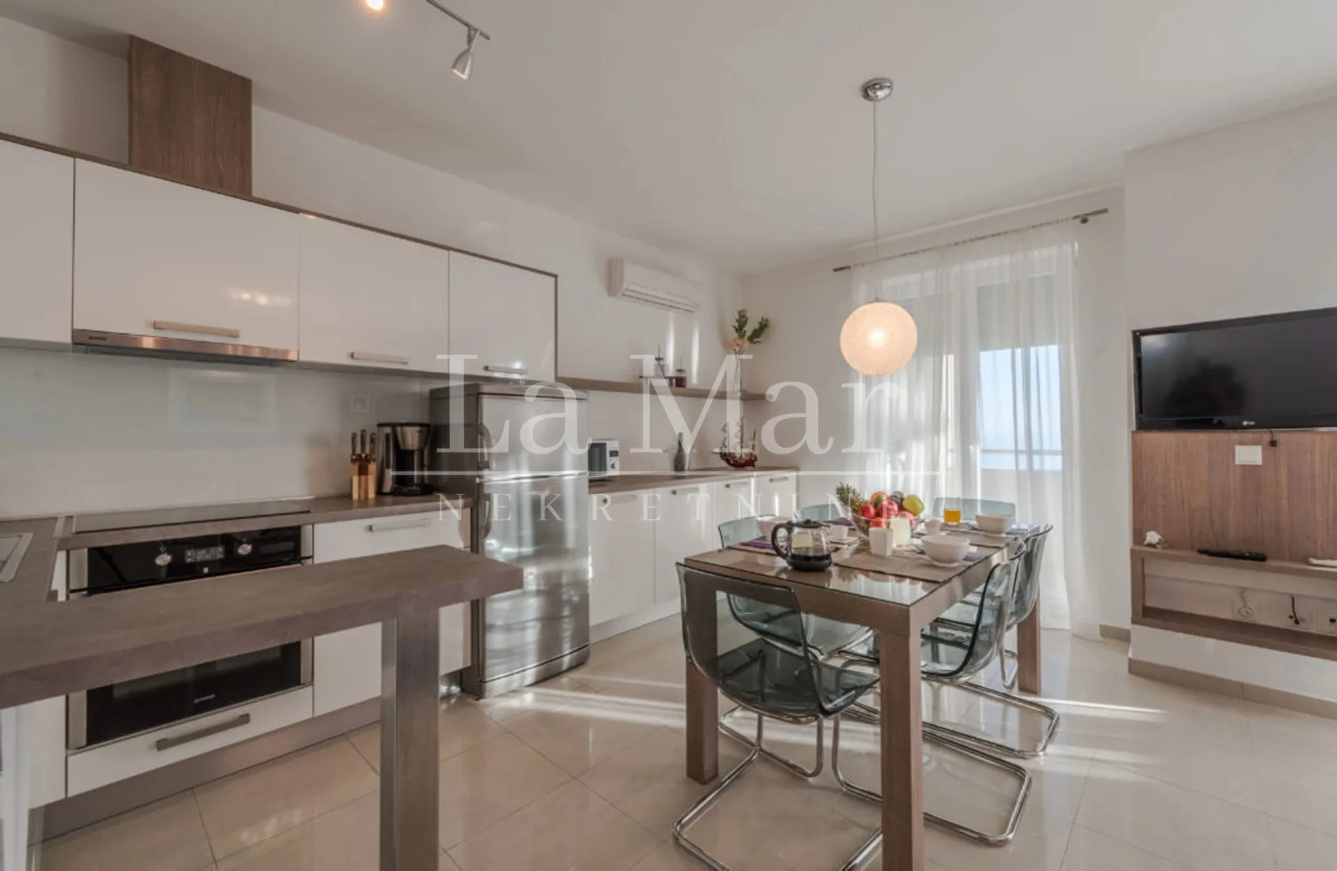 novalja- apartman prvi red do mora- e5 - 81 m2- ii. kat - slika 13