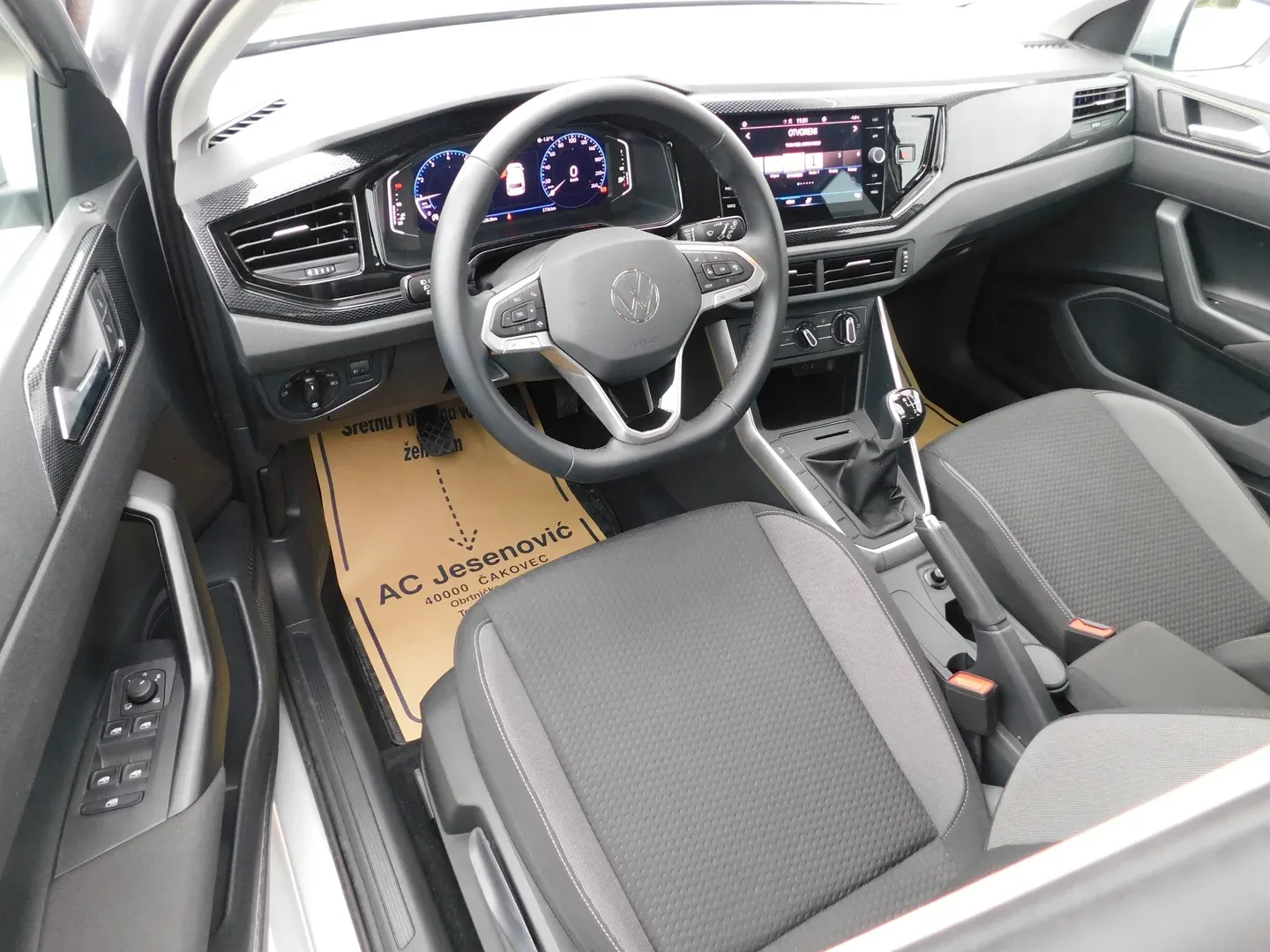 10166 volkswagen polo 1.0 tsi life - slika 9