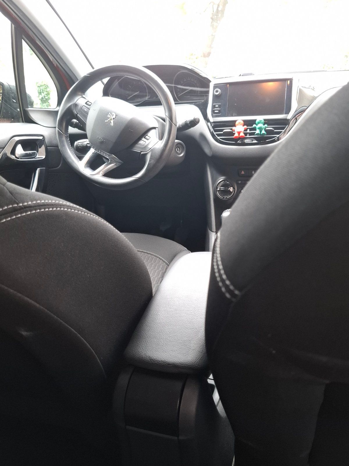 peugeot 208 1.2 puretech - slika 6