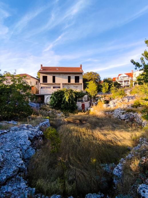 brač, gornji humac - građevinsko zemljište s nedovršenom kućom - slika 13