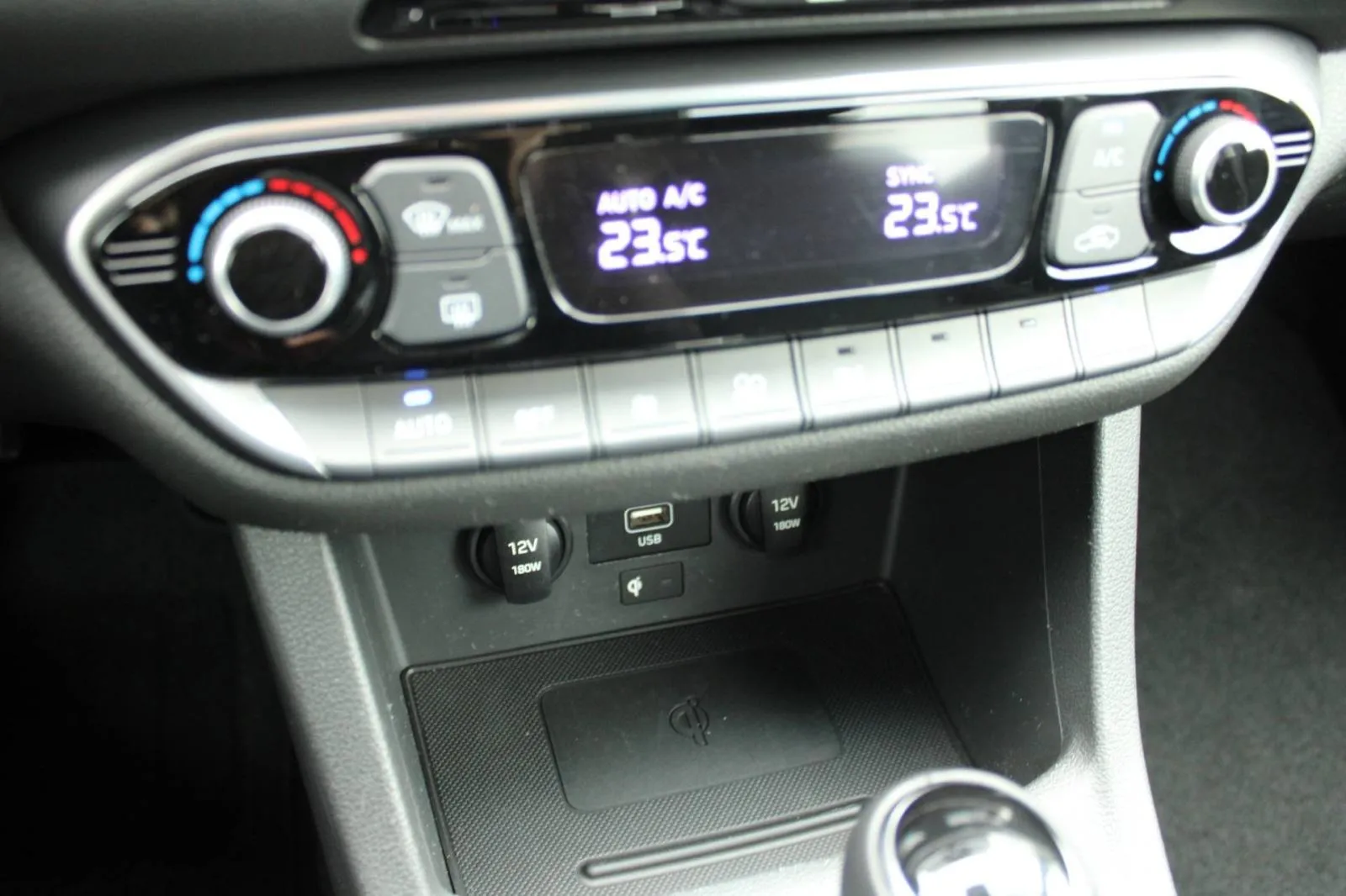 hyundai i30 1.0 t-gdi automatik *led, navigacija, kamera* - slika 12