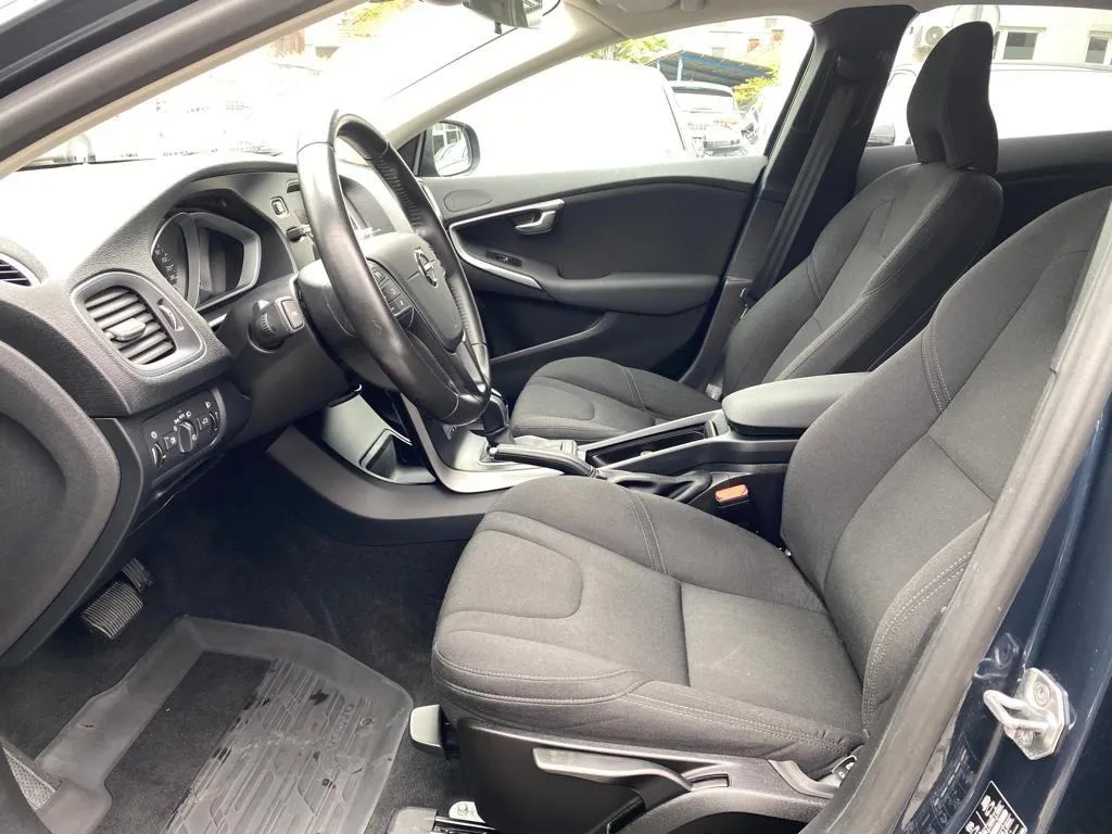 volvo v40 d3 kinetic automatik, navi, tempomat, 4x garancija!!! - slika 18