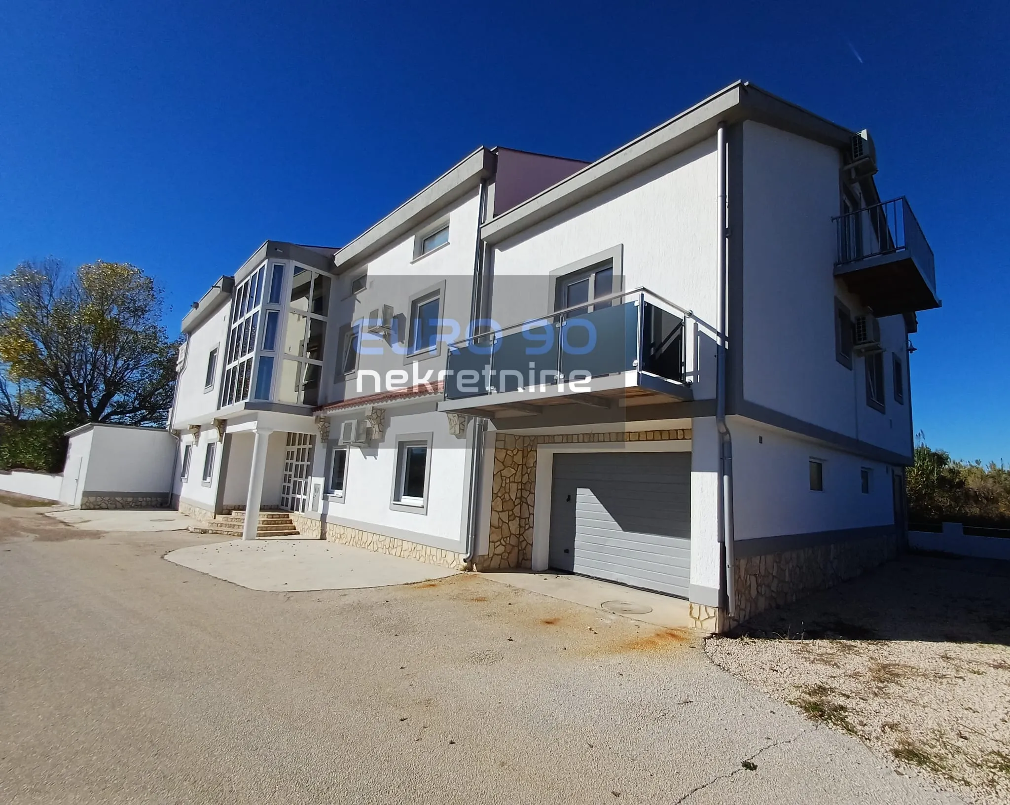 rtina- velika kuća s 12 apartmana, 1.red do mora i prekrasne plaže !! - slika 4
