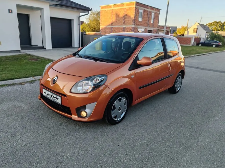 Renault Twingo 1,2 reg 31.10.2025 - Slavonski Brod