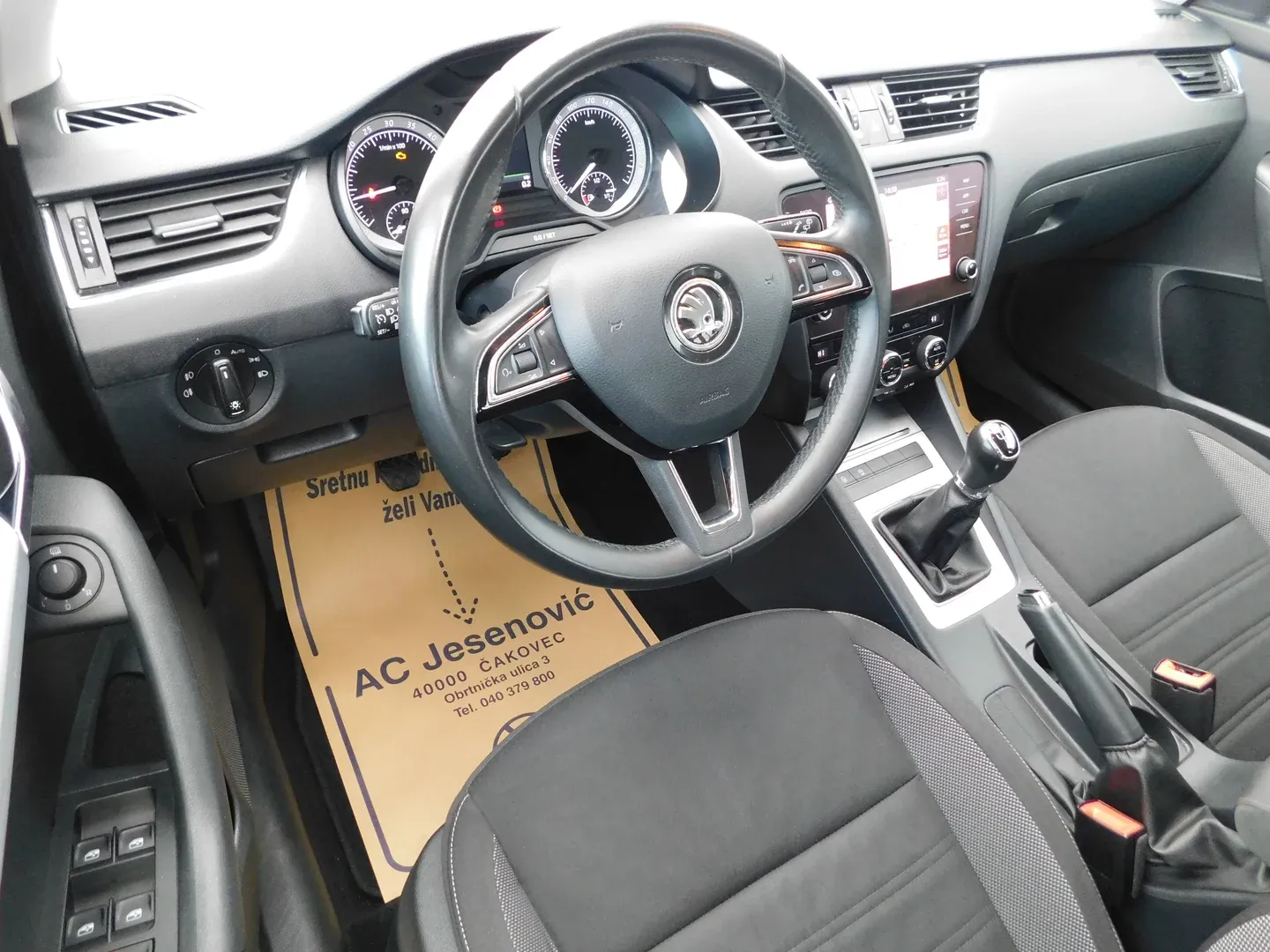09325 škoda octavia combi ambition 1.6 tdi - slika 8