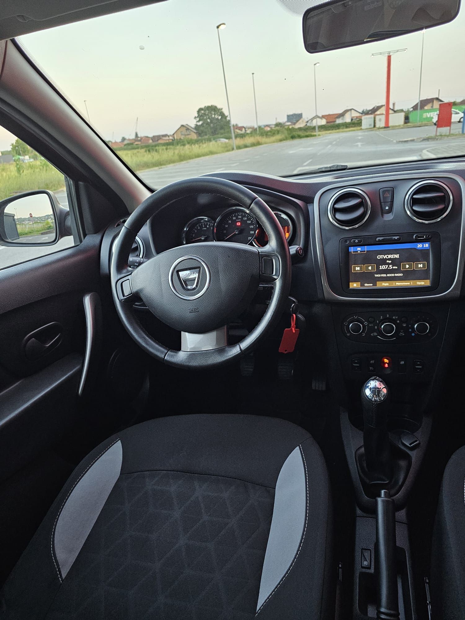dacia sandero 1,5 dci 90 s&s ,2016 g. 167000 km - slika 9