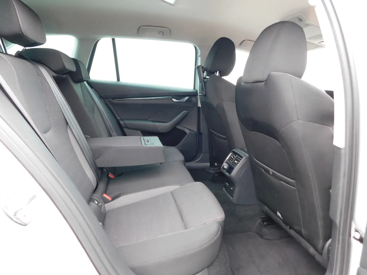 12906 škoda octavia combi ambition 2.0 tdi - slika 12
