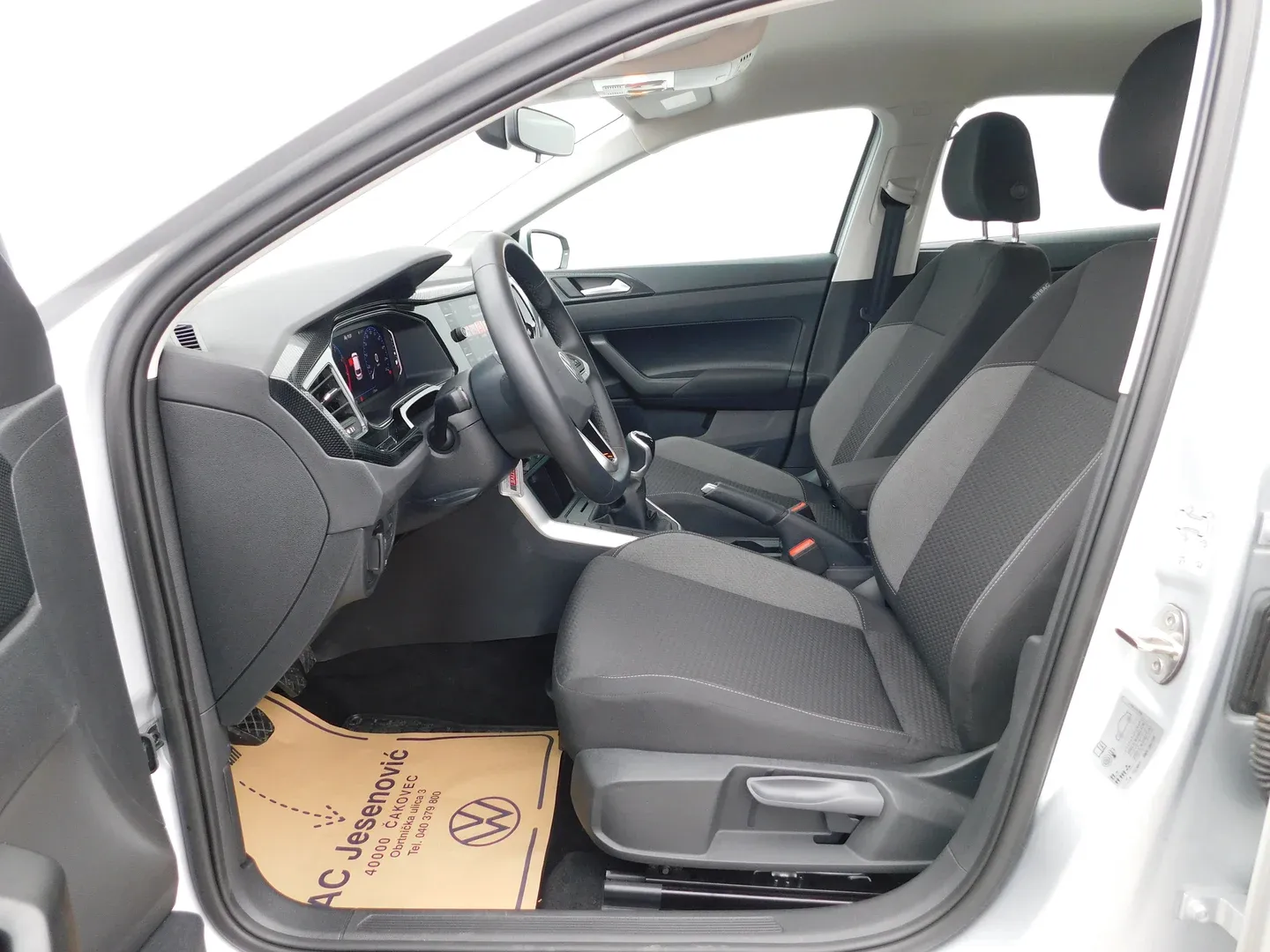 10166 volkswagen polo 1.0 tsi life - slika 8