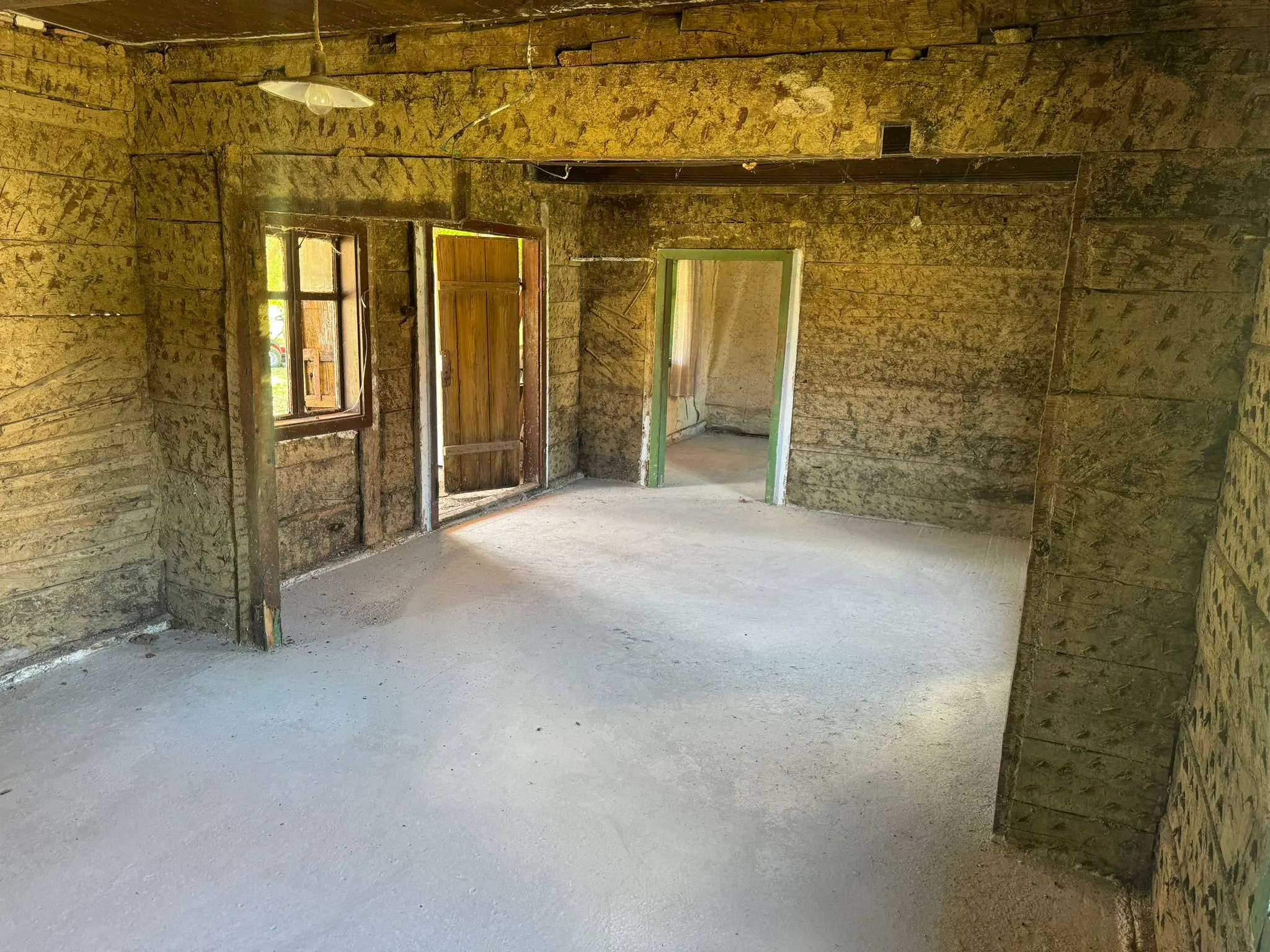 kuća drvena sa 2000m2 okućnice - slika 13
