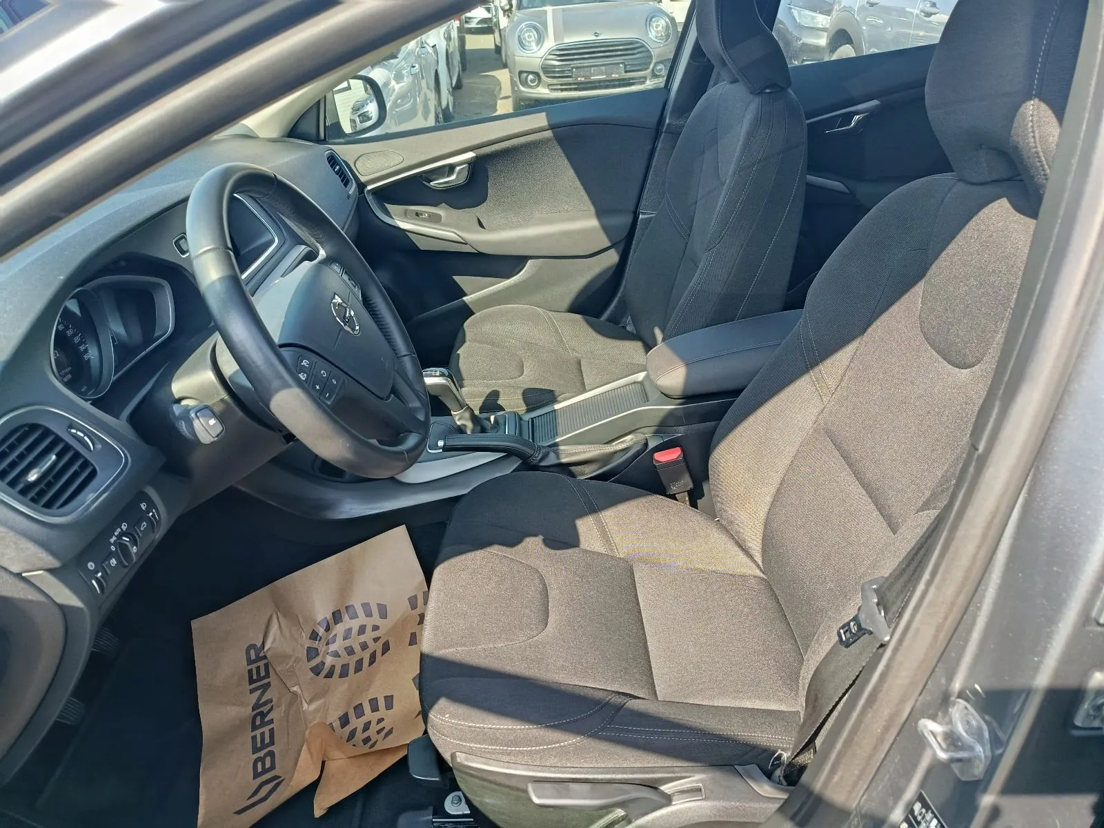volvo v40,jamstvo. leasing - slika 9