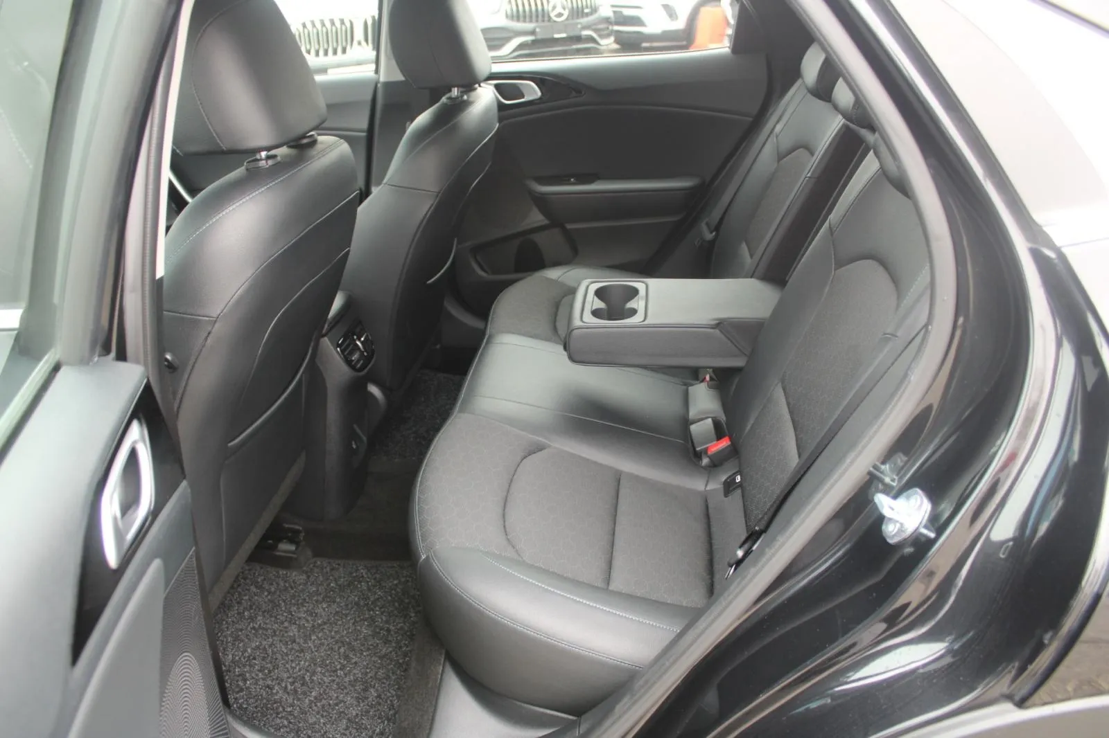 kia xceed 1.6 crdi automatik *led, navigacija, kamera* - slika 10