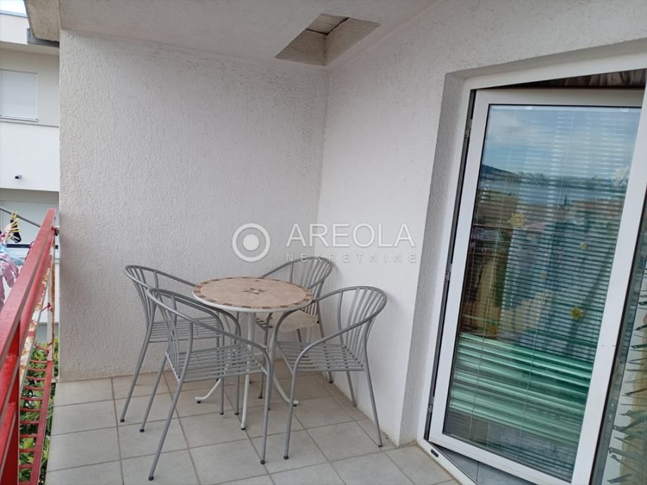 kaštel sućurac - komforan trosoban stan (terasa, roštilj, parking) - slika 7