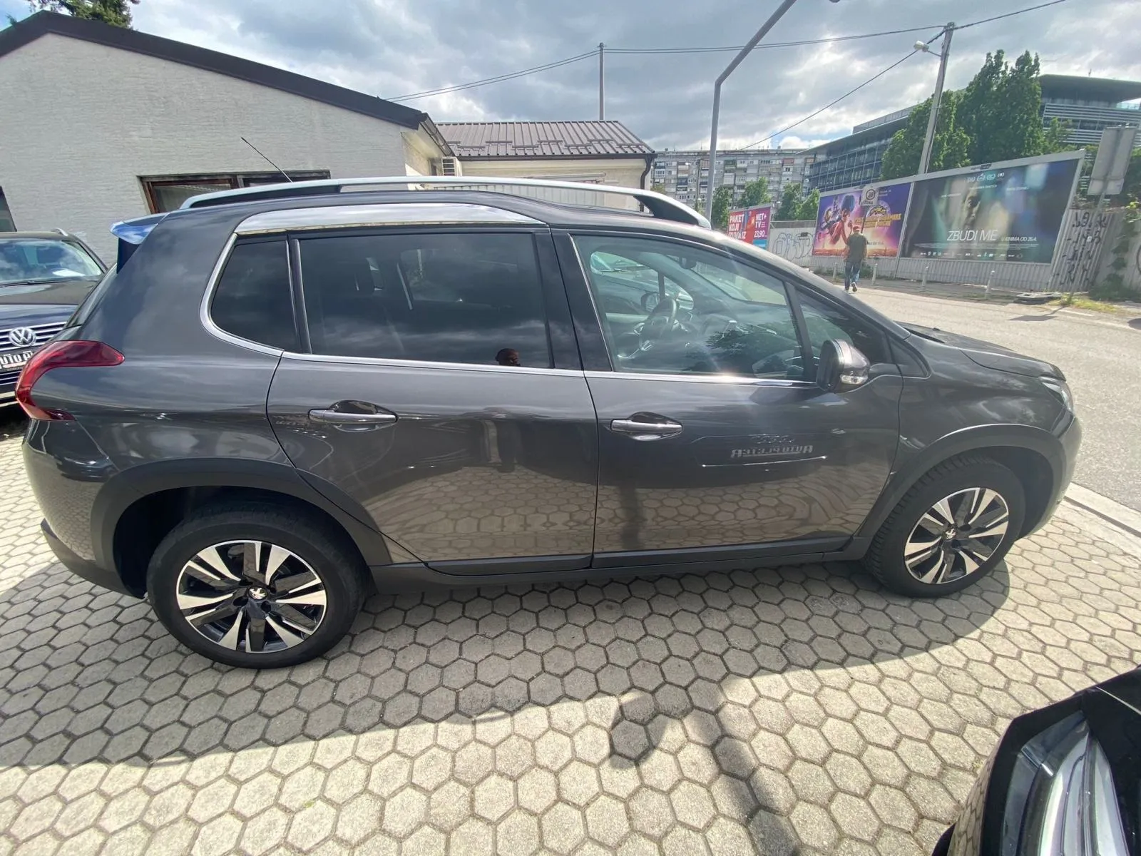 peugeot 2008 1,2 puretech automatik, navi, tempomat, 4x garancija!!! - slika 2