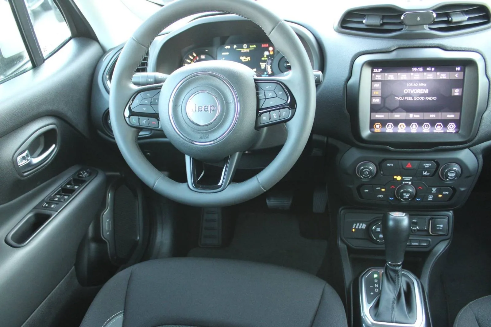 jeep renegade 1.3 t4 phev limited 4x4 automatik - slika 12