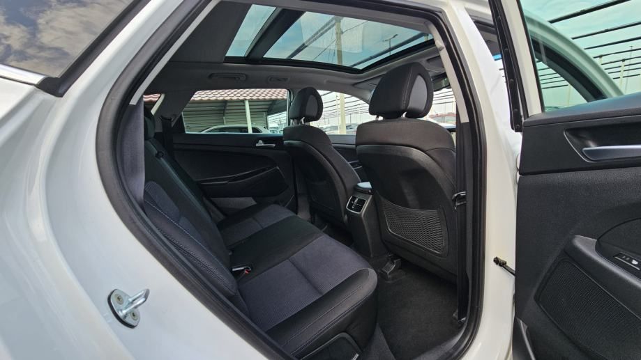 hyundai tucson 1.7 crdi,xenon,panorama,navigacija,kamera,gr.sj,alu 17, - slika 12