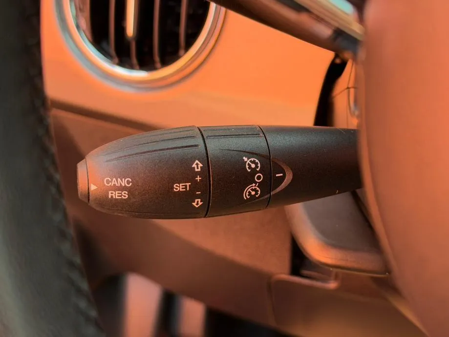 fiat 500 1.0 hybrid •2022.g.•dolcevita•panorama•leasingbezučešća• - slika 11