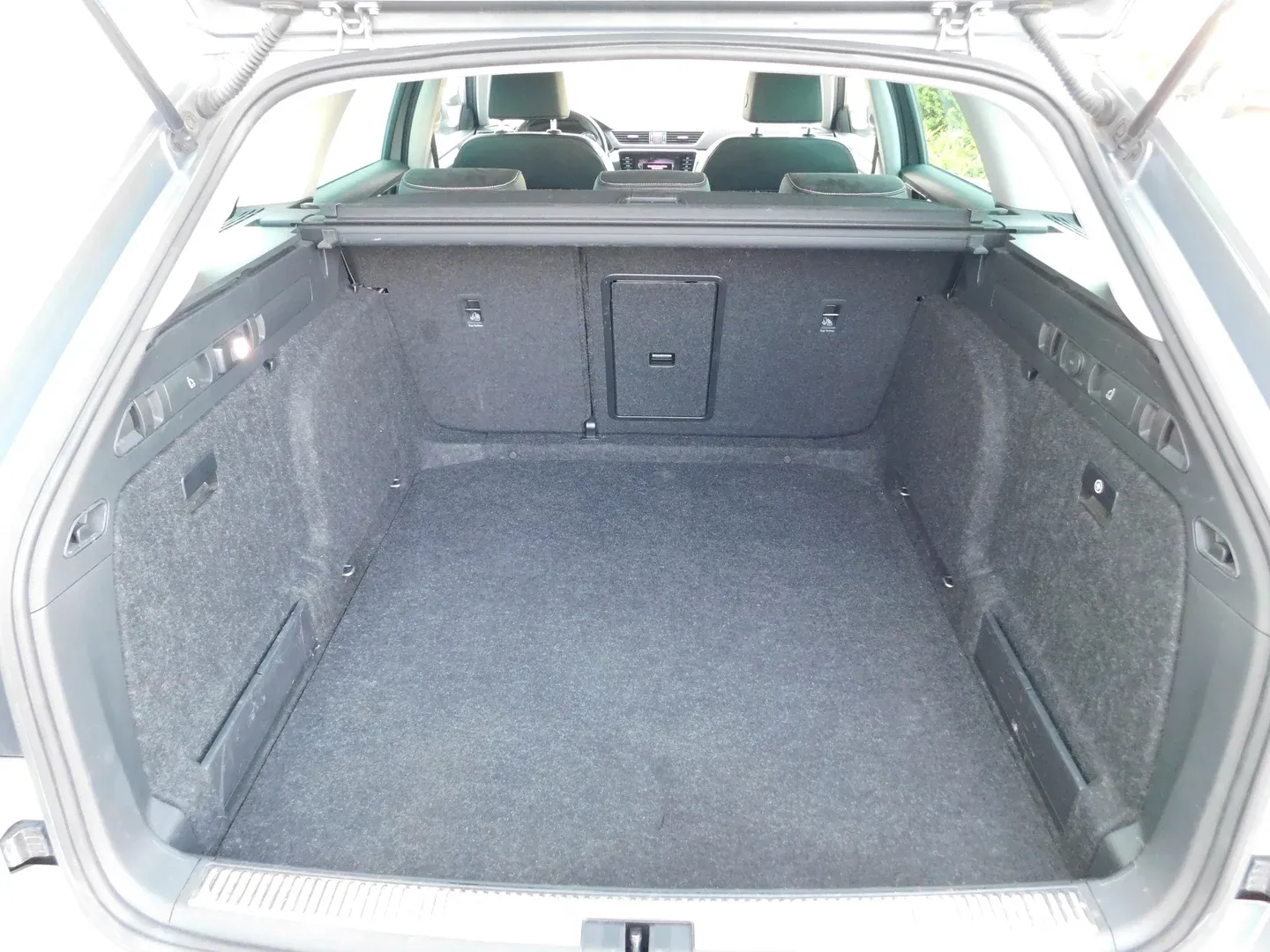 11447 škoda superb combi ambition 1.6 tdi dsg - slika 15