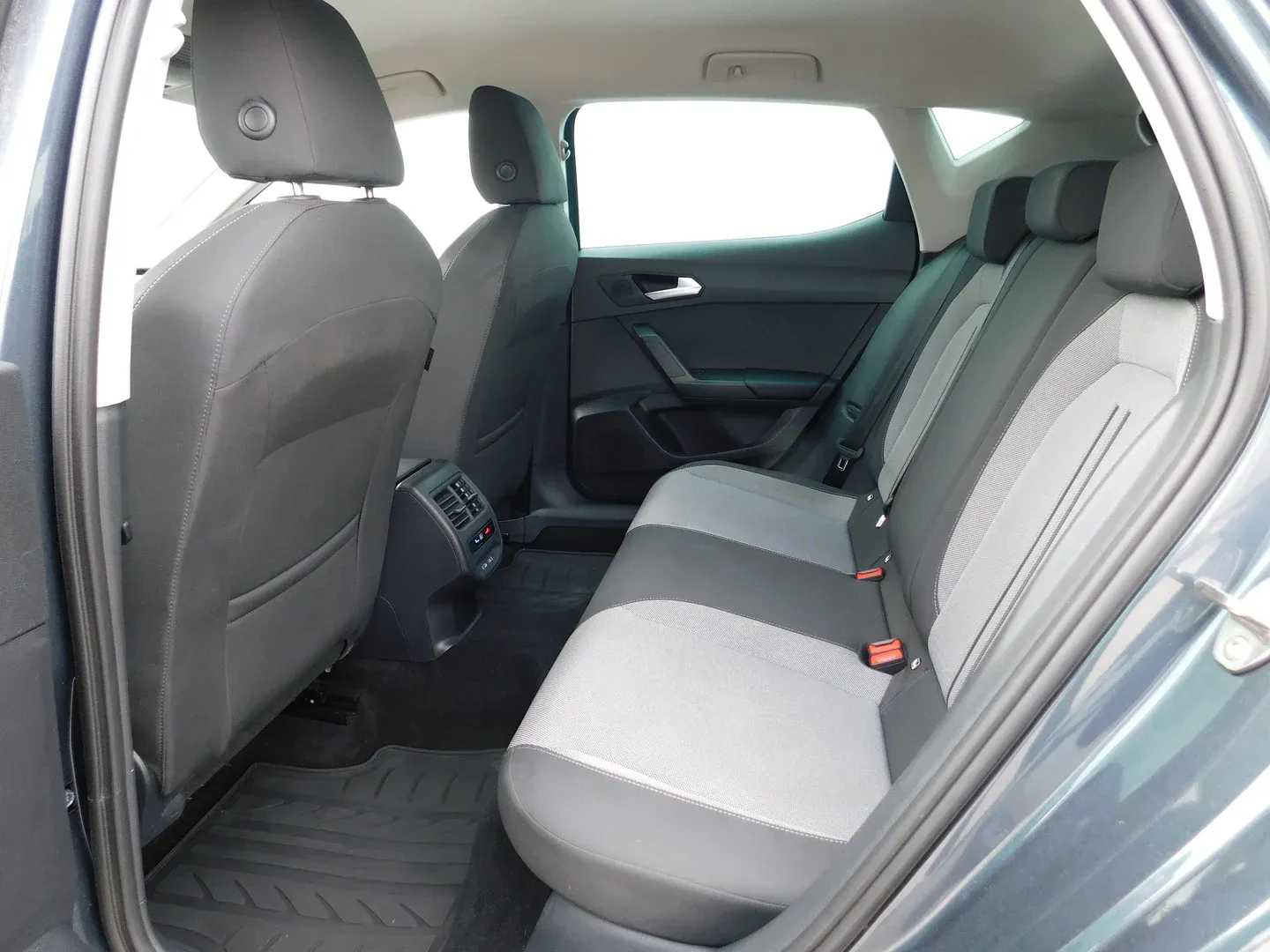 12588 seat leon 2.0 tdi evo style - slika 11