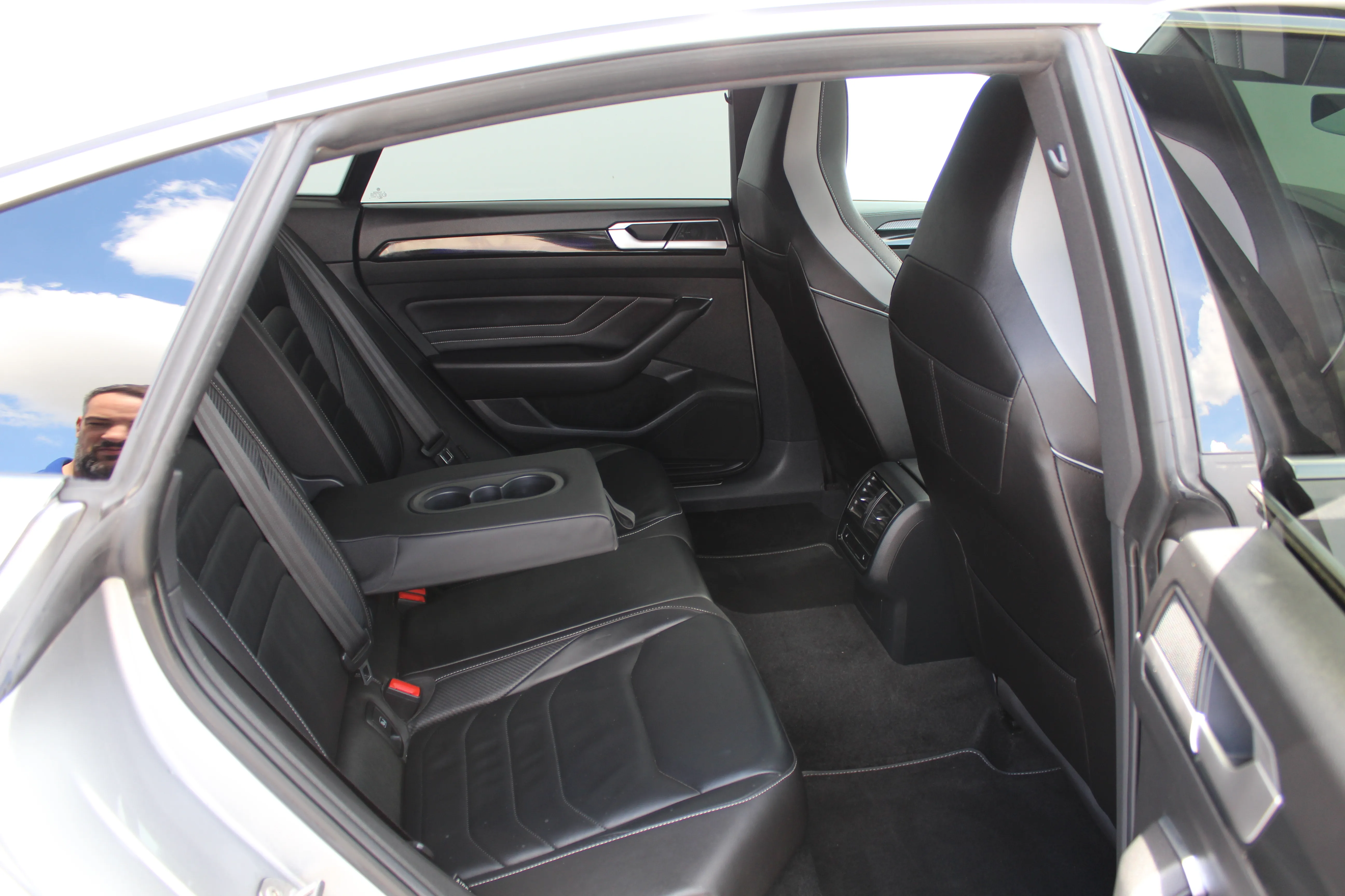 13218 volkswagen arteon 1.4 tsi ehybrid dsg r-line - slika 13
