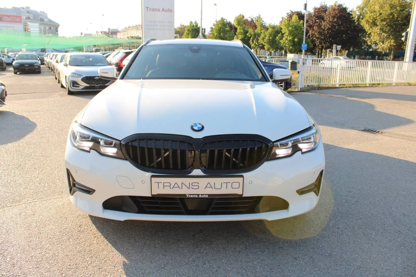 bmw serija 3 330e touring *led, panorama, navigacija* - slika 2