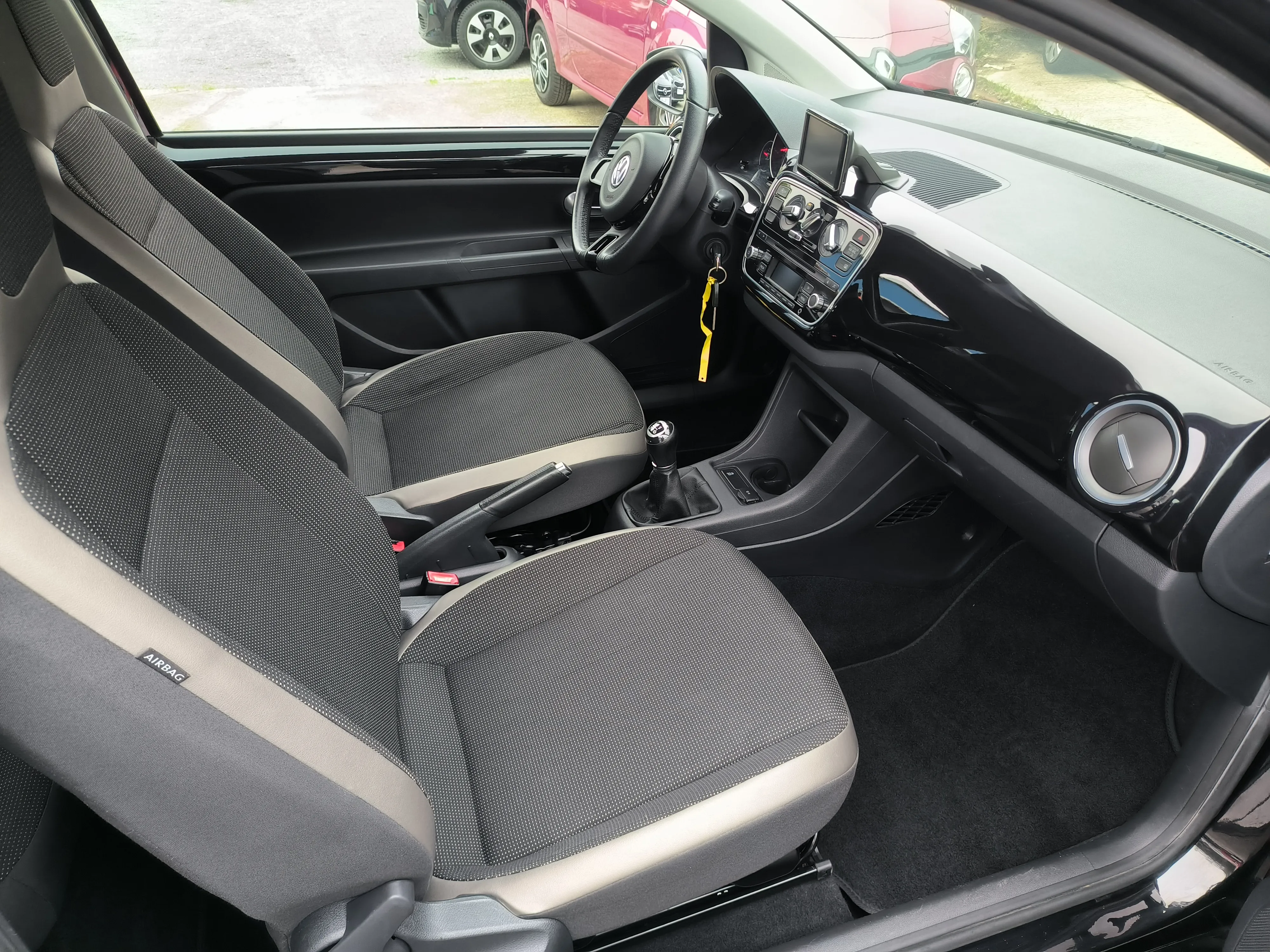 vw up! 1,0 up! high up! v. servis, servisna, jamstvo, reg. 1 godinu - slika 13