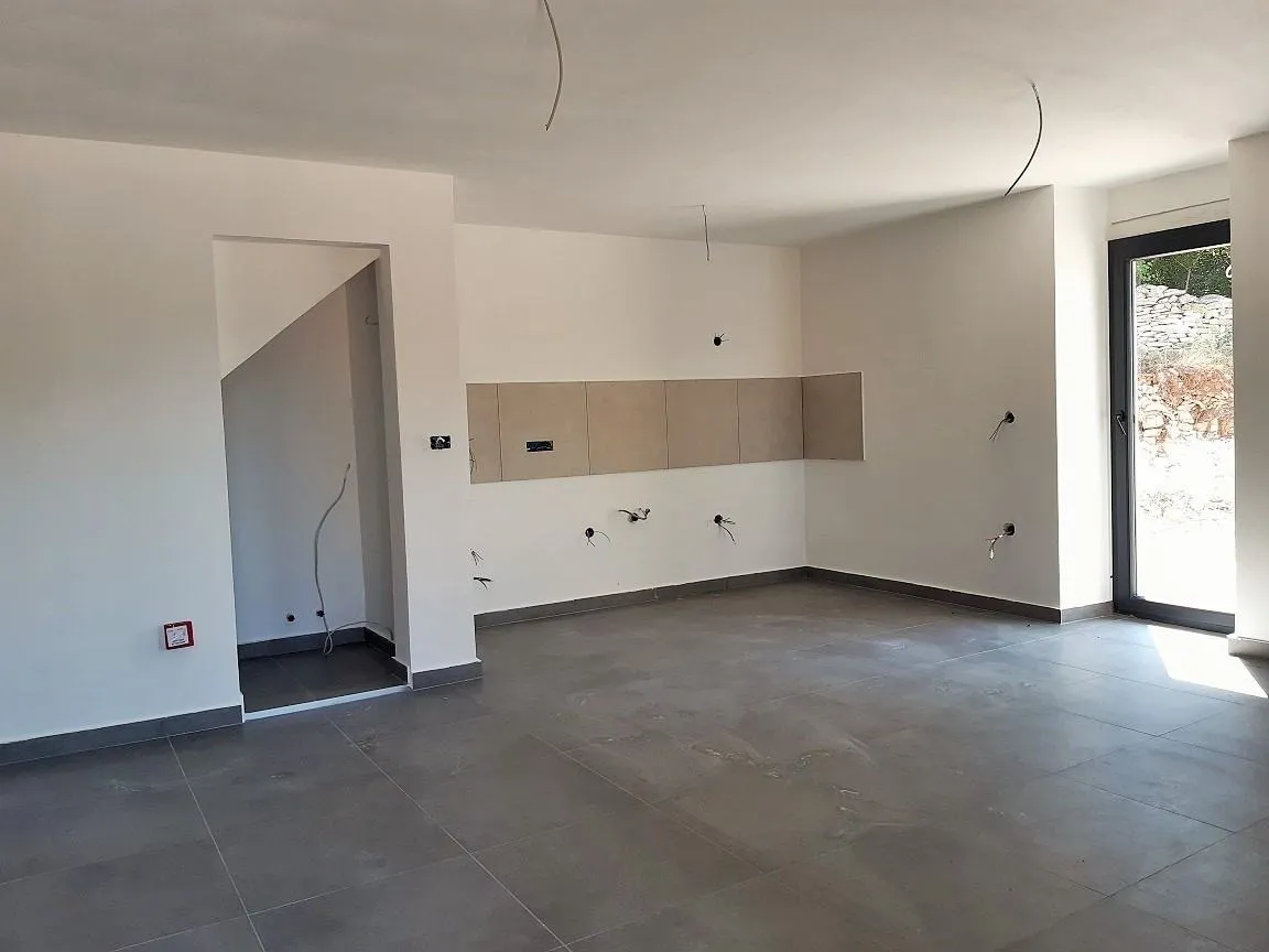istra, trget, kuća 90 m2 sa bazenom, pogled na more, 450 m od mora - slika 15