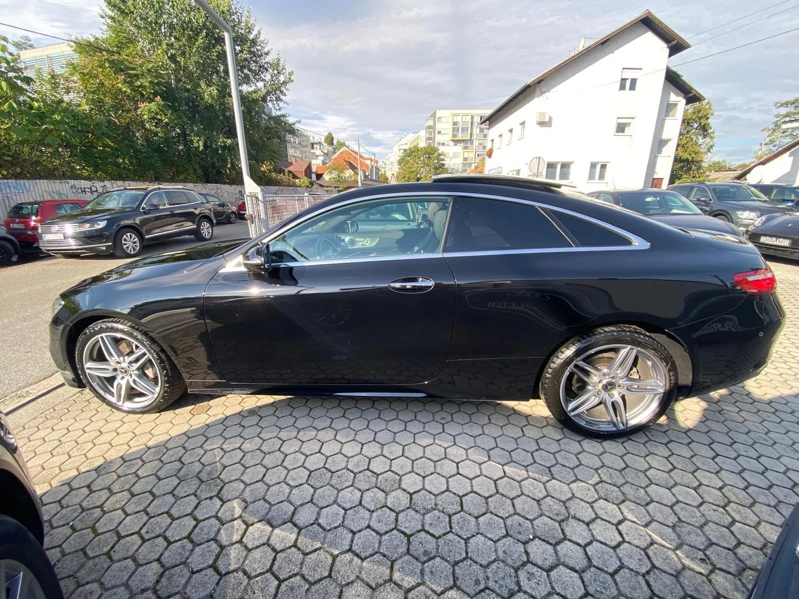 mercedes-benz e220d coupe amg-line 4matic, panorama, 4xgarancija - slika 7