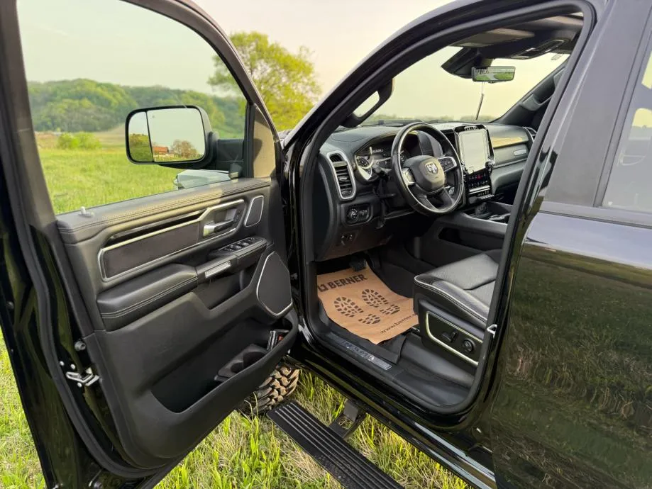 dodge ram 1500 5.7 hemi e-torque laramie - slika 11